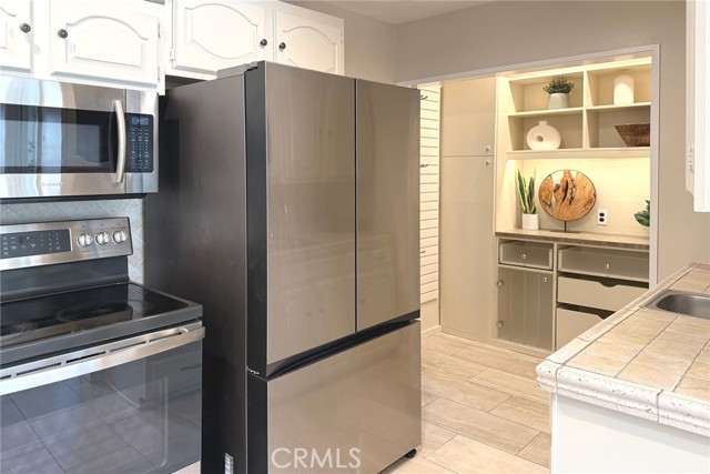 406 University Avenue, Burbank CA: https://media.crmls.org/medias/f1398865-592f-44b4-9ff3-a3b9bf359112.jpg