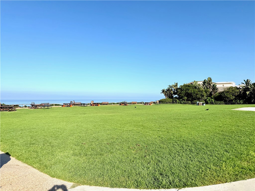 https://media.crmls.org/medias/f13a3d3f-4ba1-44dc-a12a-7143b9e99b36.jpg?preset=X-Large