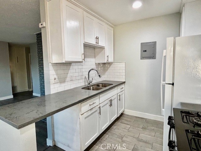 Detail Gallery Image 6 of 24 For 17132 Emerald #D,  Huntington Beach,  CA 92647 - 3 Beds | 2 Baths