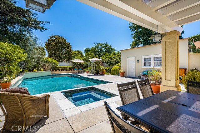 Detail Gallery Image 3 of 39 For 155 N Cleveland St, Orange,  CA 92866 - 4 Beds | 2 Baths