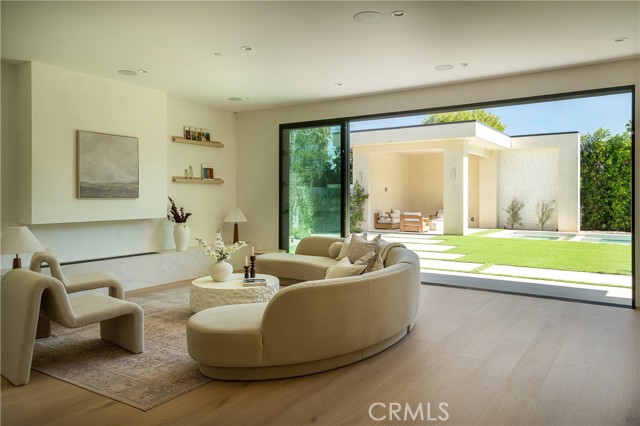 Detail Gallery Image 7 of 37 For 4824 Calhoun, Sherman Oaks,  CA 91423 - 5 Beds | 5 Baths