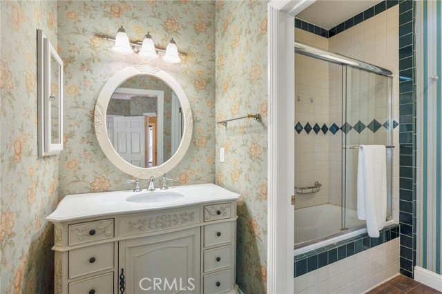 3352 Via Zara, Fallbrook CA: https://media.crmls.org/medias/f13bb69b-e641-419f-8df7-326ade24dca0.jpg