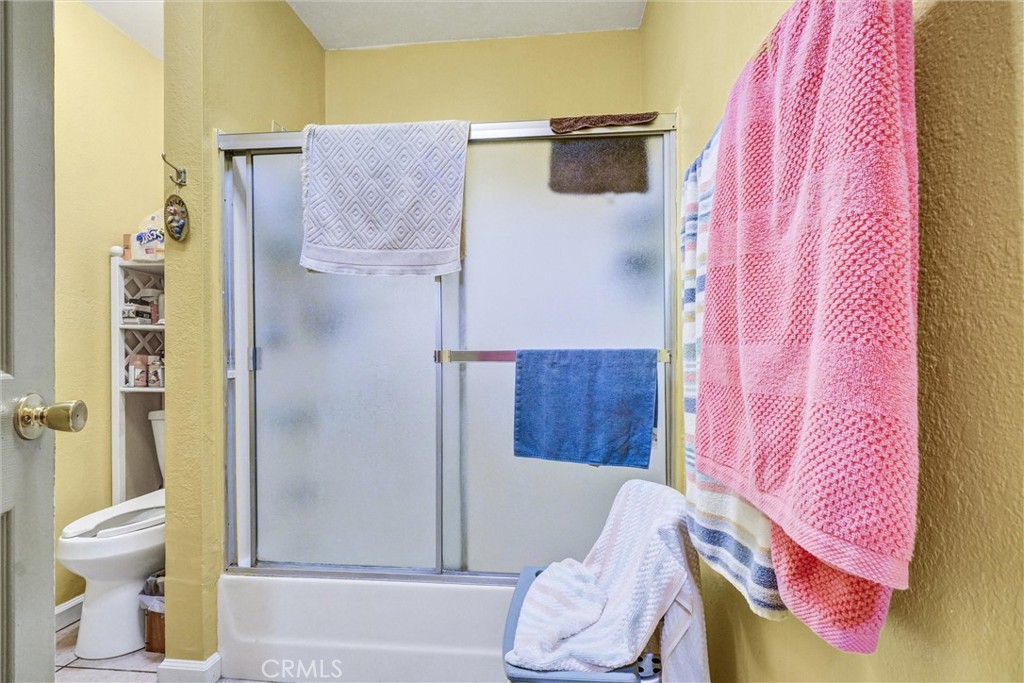 https://media.crmls.org/medias/f13bb943-fd30-4753-a19a-1e4b47113c09.jpg?preset=X-Large