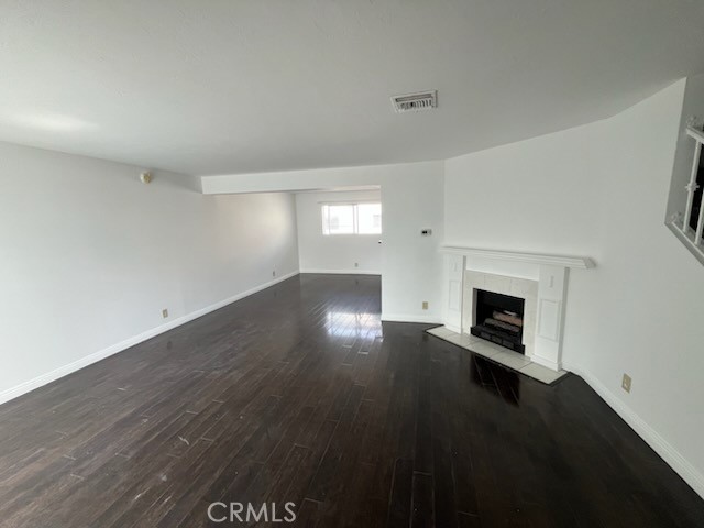 Detail Gallery Image 3 of 24 For 18550 Hatteras St #7,  Los Angeles,  CA 91356 - 2 Beds | 2/1 Baths