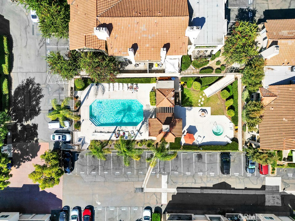 https://media.crmls.org/medias/f13d4407-1265-4156-8343-3a14f9a3ce64.jpg?preset=X-Large