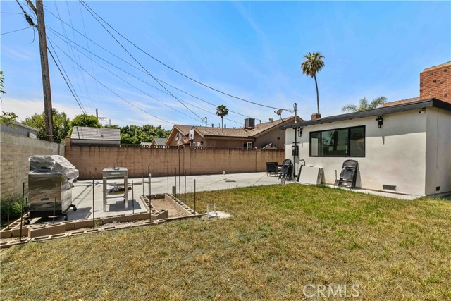 6832 Cantaloupe Avenue, Van Nuys CA: https://media.crmls.org/medias/f13e8d4e-54b6-4794-9ee9-ec61325944cd.jpg