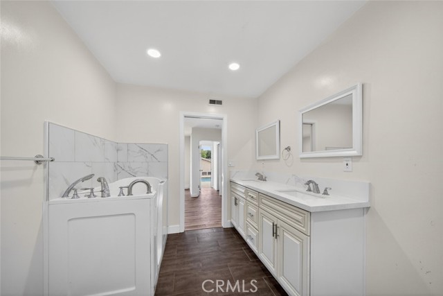 Detail Gallery Image 28 of 41 For 10346 Siesta Dr, Sunland,  CA 91040 - 2 Beds | 3 Baths