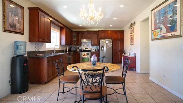 Detail Gallery Image 10 of 20 For 20325 87th, California City,  CA 93505 - 5 Beds | 3 Baths