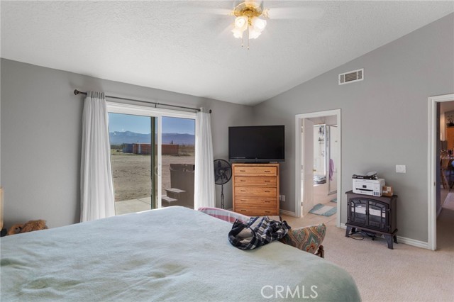 4265 Camellia, Phelan CA: https://media.crmls.org/medias/f13f80dc-d8d7-4192-825c-7e529fbc9480.jpg