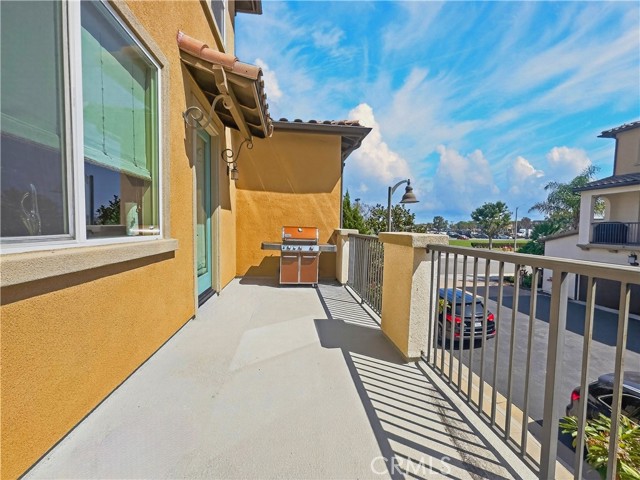 Detail Gallery Image 7 of 25 For 16901 Airport Circle #107,  Huntington Beach,  CA 92649 - 3 Beds | 2/2 Baths