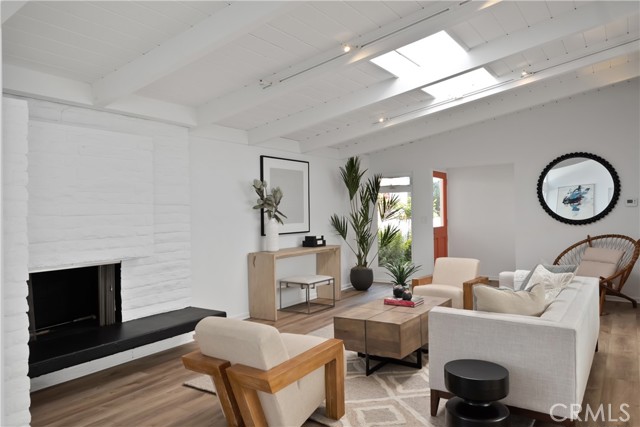 317 8th Street, Manhattan Beach, California 90266, 3 Bedrooms Bedrooms, ,3 BathroomsBathrooms,Residential,Sold,8th,SB22148792