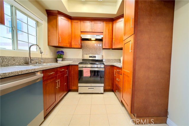 606 W Grand Avenue, Pomona CA: https://media.crmls.org/medias/f140e5f5-4255-4417-9831-ff8e0372d843.jpg