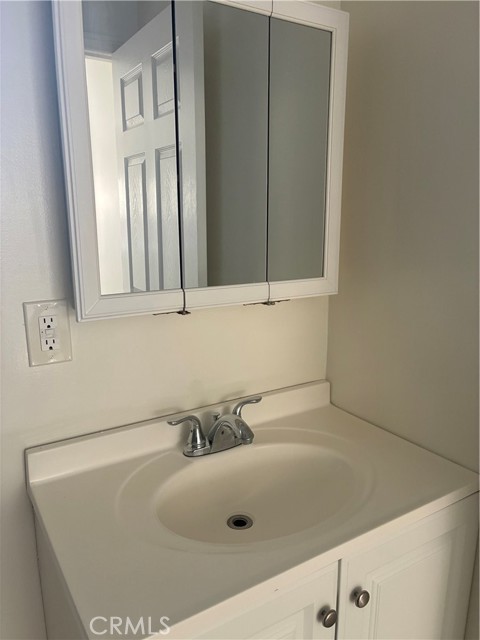 Detail Gallery Image 8 of 10 For 10639 Halbrent Ave, –,  CA 91345 - 0 Beds | 1 Baths