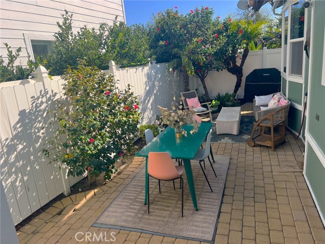 Detail Gallery Image 3 of 41 For 118 Yorktown, Newport Beach,  CA 92660 - 3 Beds | 2 Baths