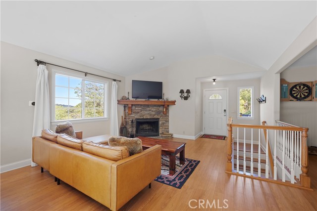 28833 Manitoba Drive, Lake Arrowhead CA: https://media.crmls.org/medias/f14218ef-91aa-4dcd-a448-4eda59e7003b.jpg