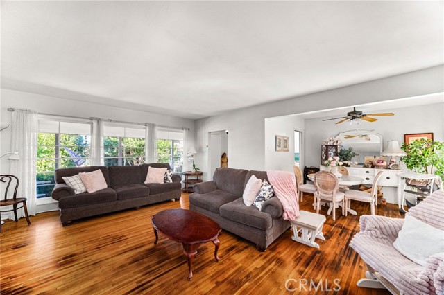 4600 Edelle Place, Los Angeles CA: https://media.crmls.org/medias/f1422aa4-041c-4817-a055-8ef488a52032.jpg
