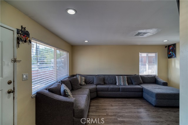 Detail Gallery Image 4 of 15 For 38657 Glenbush Ave, Palmdale,  CA 93550 - 3 Beds | 2 Baths