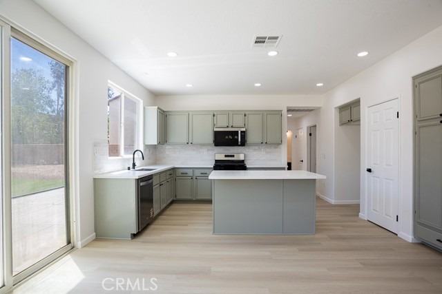 7502 Ridge View Drive, Lancaster CA: https://media.crmls.org/medias/f142ef87-82c7-4d29-b5b7-ff8beae0a44a.jpg