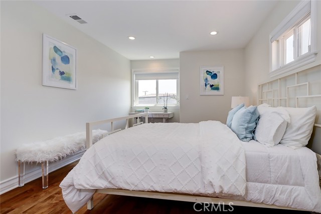 1351 17th Street, Manhattan Beach, California 90266, 4 Bedrooms Bedrooms, ,3 BathroomsBathrooms,Residential,Sold,17th,SB22151757