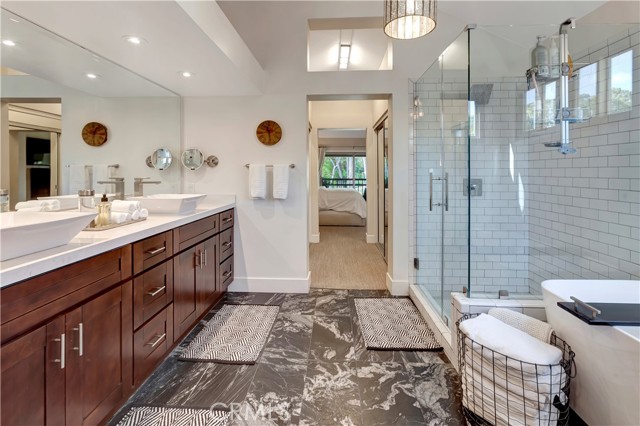 Detail Gallery Image 27 of 37 For 515 Bay Hill Dr, Newport Beach,  CA 92660 - 2 Beds | 2/1 Baths