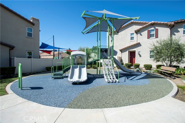 Detail Gallery Image 28 of 31 For 14717 W Rose Ln, Van Nuys,  CA 91405 - 3 Beds | 2/1 Baths
