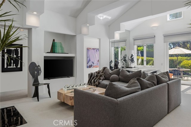 4219 Tarzana Estates Drive, Tarzana CA: https://media.crmls.org/medias/f1455e18-edc7-4113-82cb-ab92ea716132.jpg