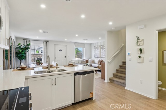 6392 Sierra Vista Lane, Fontana CA: https://media.crmls.org/medias/f145c56b-54cb-4839-86a6-65fdccf6361a.jpg