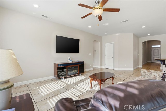 Detail Gallery Image 26 of 57 For 3725 W Clinton, Visalia,  CA 93291 - 4 Beds | 2/1 Baths