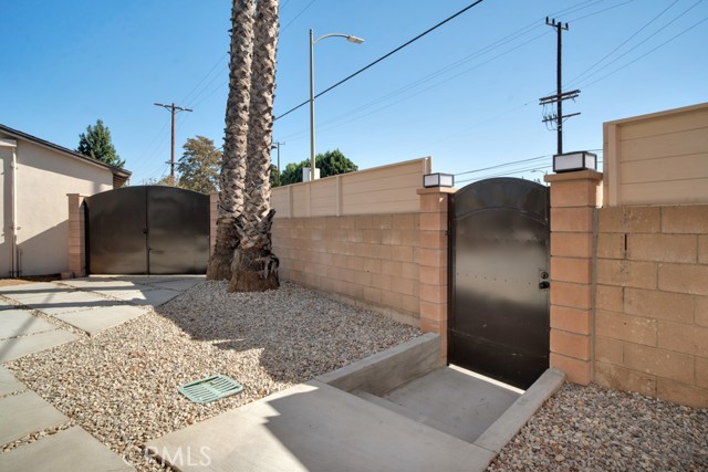 Detail Gallery Image 20 of 23 For 7633 Fallbrook Ave, West Hills,  CA 91304 - 3 Beds | 2 Baths