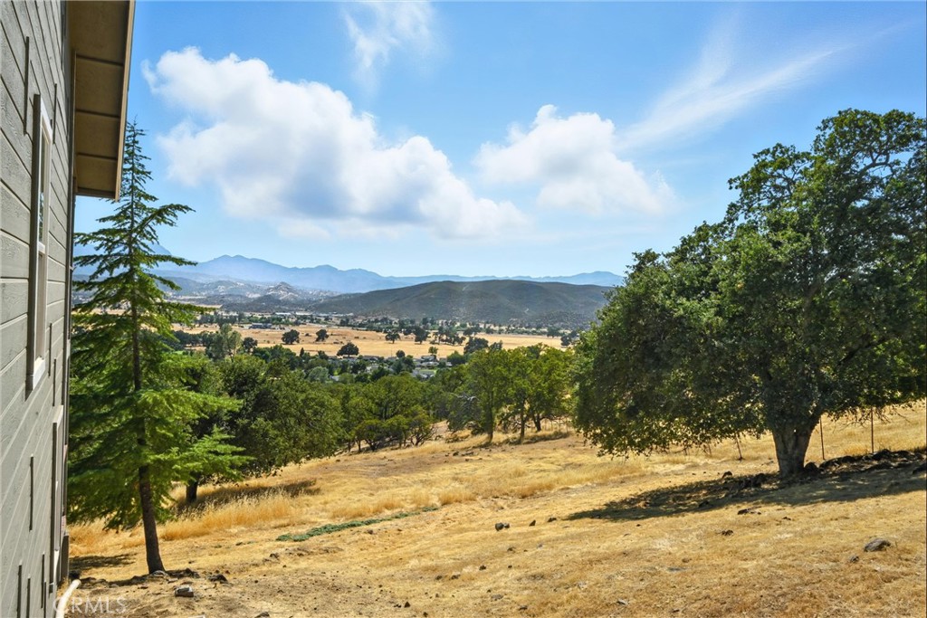 https://media.crmls.org/medias/f1460524-2ebe-4002-af1e-ea2cb096cb6b.jpg?preset=X-Large