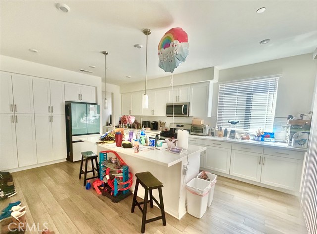 1485 E Laurelwood Drive, San Bernardino CA: https://media.crmls.org/medias/f1468b59-5ce7-4203-96f2-3c8ea16023ff.jpg
