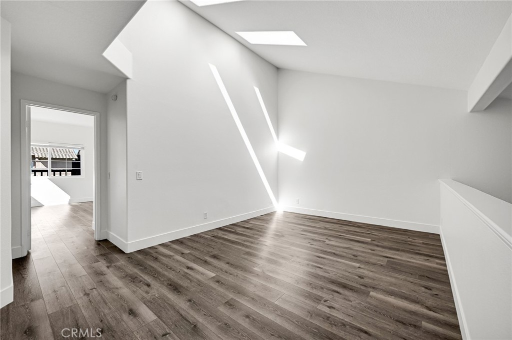 https://media.crmls.org/medias/f14785e6-6f73-4745-a112-8045081087b6.jpg?preset=X-Large