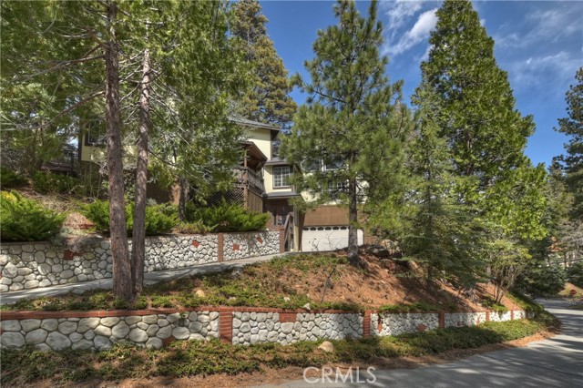 Detail Gallery Image 3 of 56 For 26400 Augusta Dr, Lake Arrowhead,  CA 92352 - 5 Beds | 2/1 Baths