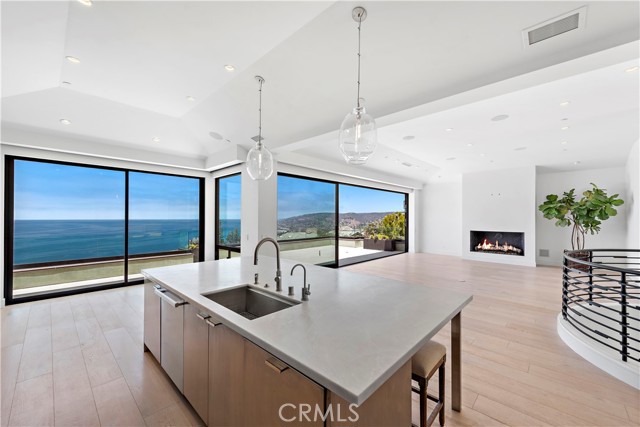 Detail Gallery Image 9 of 64 For 2340 Crestview Dr, Laguna Beach,  CA 92651 - 4 Beds | 5/1 Baths