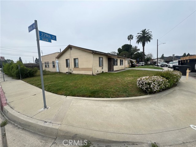 Detail Gallery Image 4 of 10 For 802 W 229th St, Torrance,  CA 90502 - 4 Beds | 2 Baths