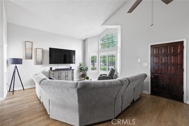 7209 Copper Creek Way, Bakersfield CA: https://media.crmls.org/medias/f14a2966-7202-4339-b2aa-e93603d173df.jpg