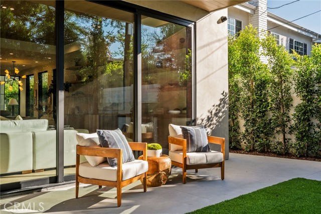 Detail Gallery Image 35 of 42 For 4245 Bellaire Ave, Studio City,  CA 91604 - 5 Beds | 5/1 Baths