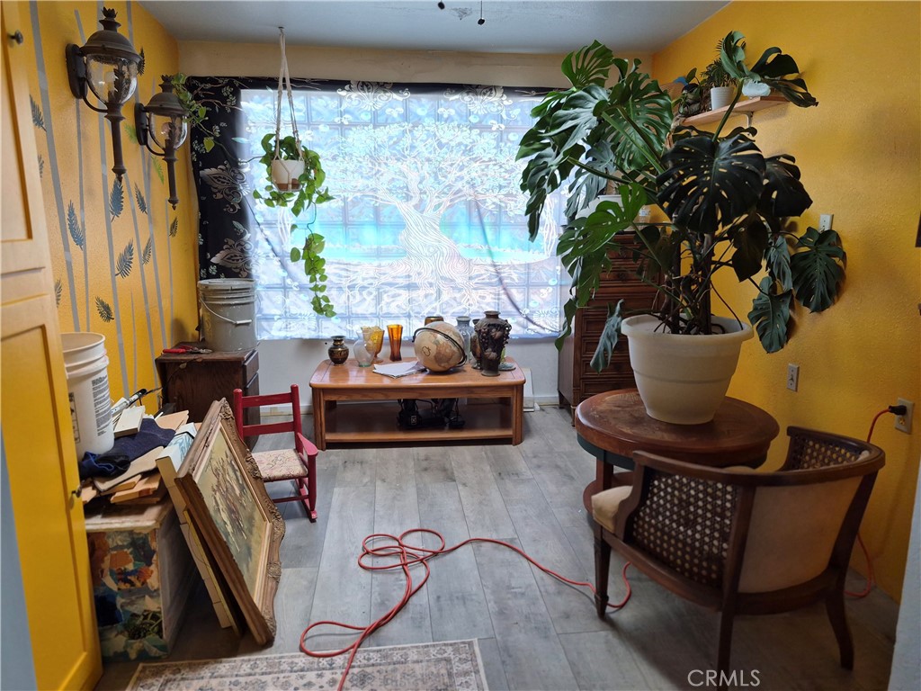 https://media.crmls.org/medias/f14bb602-f8e3-4dbe-b161-7e4d4c54f0a0.jpg?preset=X-Large