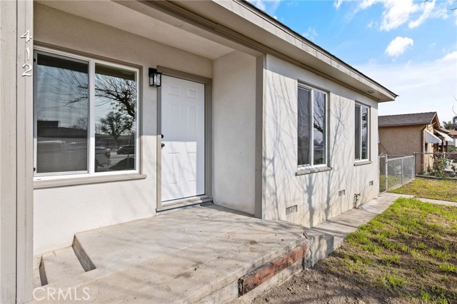 Detail Gallery Image 5 of 28 For 412 E Fairview Rd, Bakersfield,  CA 93307 - 2 Beds | 1 Baths