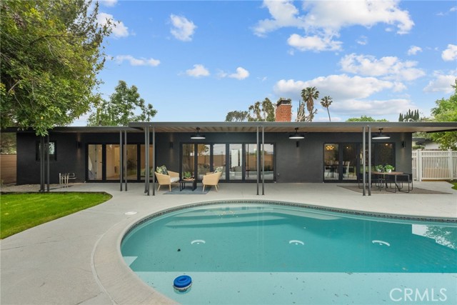 24201 Caris Street, Woodland Hills CA: https://media.crmls.org/medias/f14ce3d8-f224-42d2-95e9-8460c68e2c8a.jpg