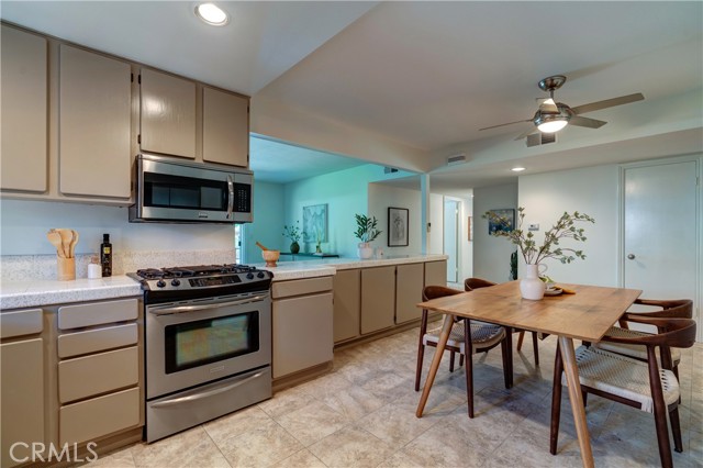 Detail Gallery Image 15 of 32 For 20322 Callaway Ave, Lakewood,  CA 90715 - 3 Beds | 2 Baths
