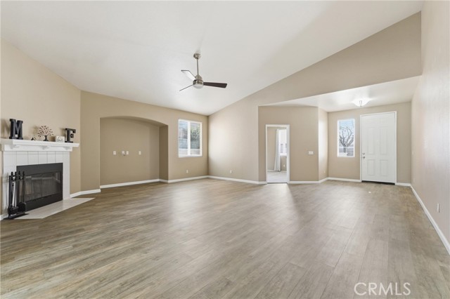 Detail Gallery Image 4 of 28 For 1639 W Norberry, Lancaster,  CA 93534 - 4 Beds | 2 Baths