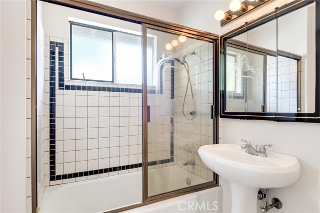 Detail Gallery Image 19 of 27 For 194 W Blaine St, Riverside,  CA 92507 - 4 Beds | 2 Baths