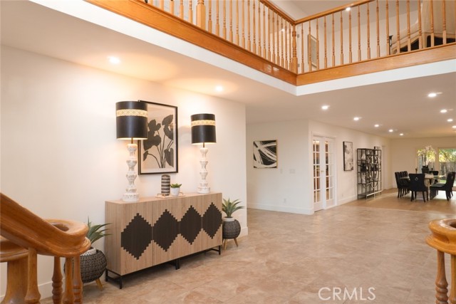 23242 Burbank Boulevard, Woodland Hills CA: https://media.crmls.org/medias/f14fc36d-f86b-4a73-89b8-f3369e24a580.jpg