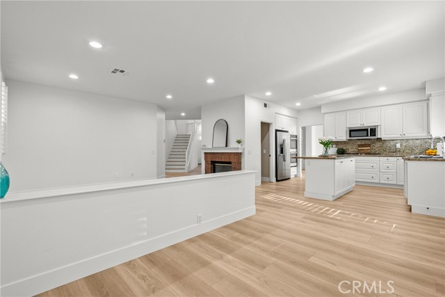 Detail Gallery Image 15 of 75 For 27605 Harwick, Valencia,  CA 91354 - 4 Beds | 4 Baths