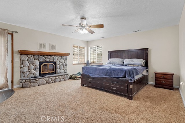 25733 Roundup Way, Apple Valley CA: https://media.crmls.org/medias/f1509648-275d-4ac7-a707-b29c286aa82d.jpg