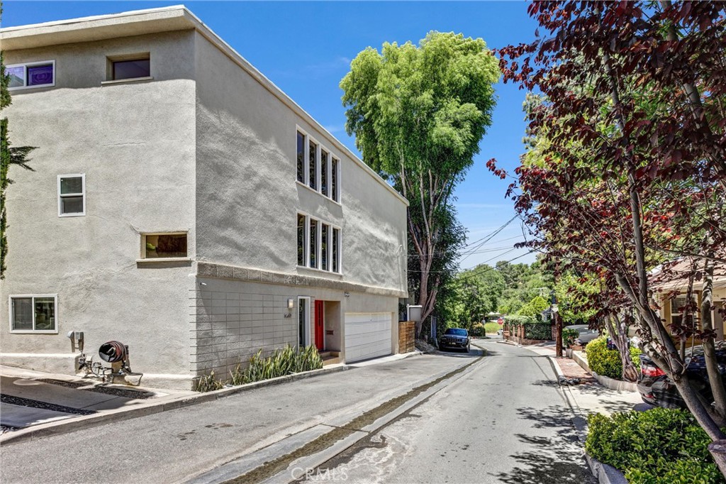 3637 Dixie Canyon PlaceSherman Oaks img 2