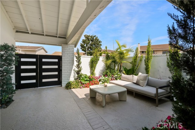 Detail Gallery Image 3 of 42 For 22 Rue Cannes, Newport Beach,  CA 92660 - 2 Beds | 2 Baths