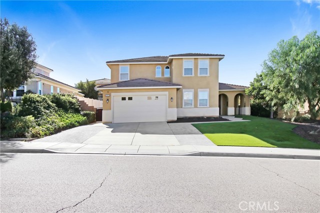 Detail Gallery Image 2 of 8 For 18125 Friendly Ln, Riverside,  CA 92508 - 4 Beds | 3/1 Baths