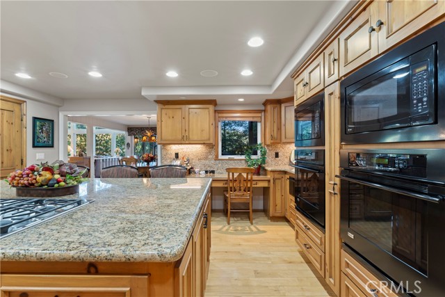 Detail Gallery Image 17 of 62 For 27772 Hamiltair Dr, Lake Arrowhead,  CA 92352 - 5 Beds | 5 Baths